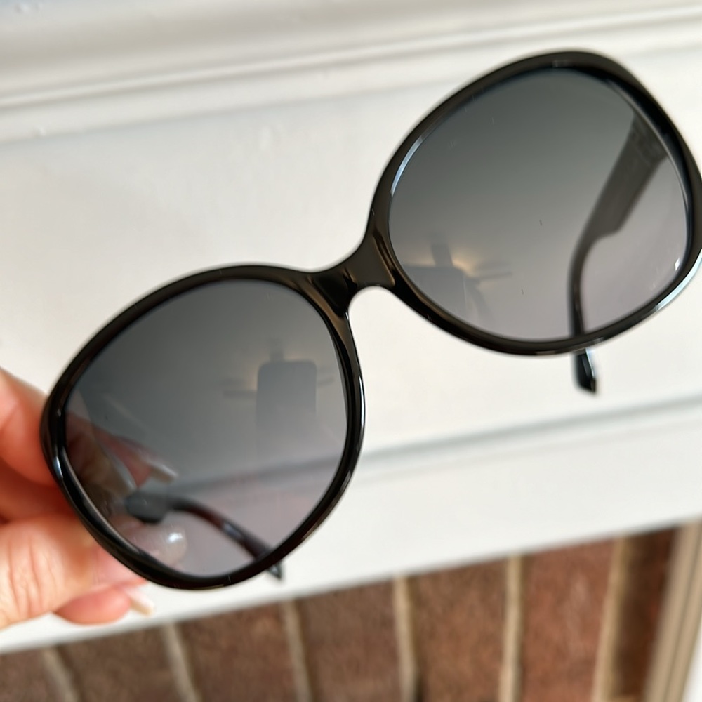 Authentic Fendi Sunglasses With Case & Cleaning Cloth.